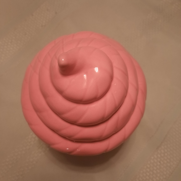 Rae Dunn Cupcake Candle - Picture 3 of 4